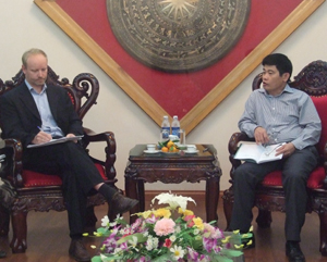 Đồng chí Nguyễn Văn Dũng, Phó Chủ tịch UBND tỉnh tiếp BQL Chương trình sản xuất thương mại xanh.